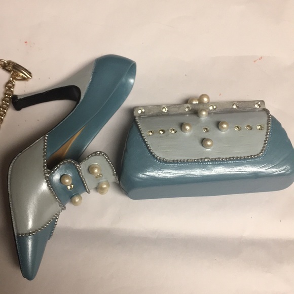 Beautiful Set Decorative Shoe & Purse Decor w/brac - Picture 7 of 11